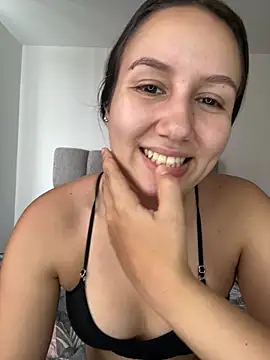 Snapshot of Jullya_x chatting on 04-29-26, 08:37 Jullya x online show from 04-29-26, 08:37
