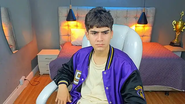 Snapshot of Tommy18__ chatting on 03-14-25, 07:15 Tommy18 online show from 03-14-25, 07:15