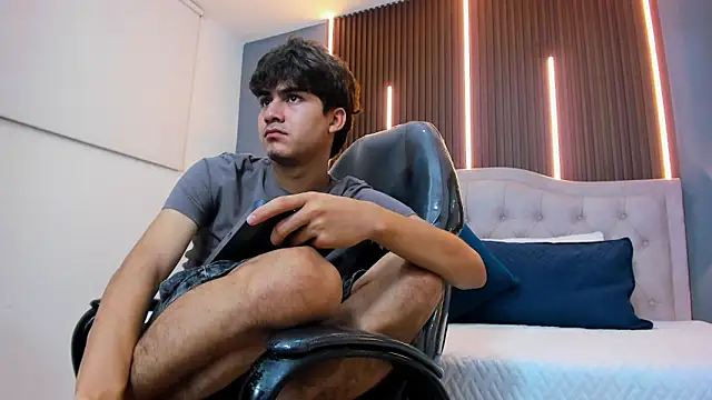 Tommy18   online show from 12-17-25, 03:33