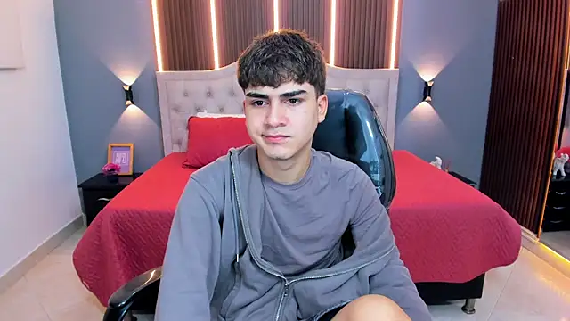 Snapshot of Tommy18__ chatting on 05-08-26, 03:32 Tommy18 online show from 05-08-26, 03:32