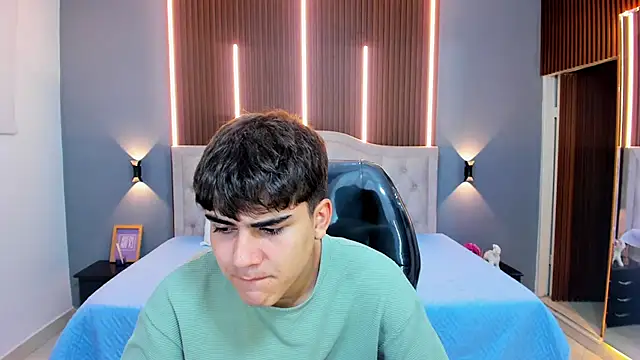 Tommy18   online show from 11-06-25, 03:32