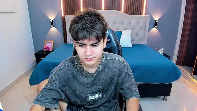 Tommy18   online show from 01-17-26, 03:32