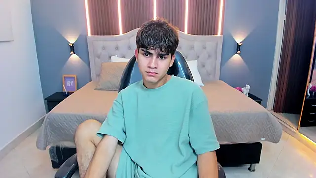 Tommy18   online show from 11-25-25, 03:29