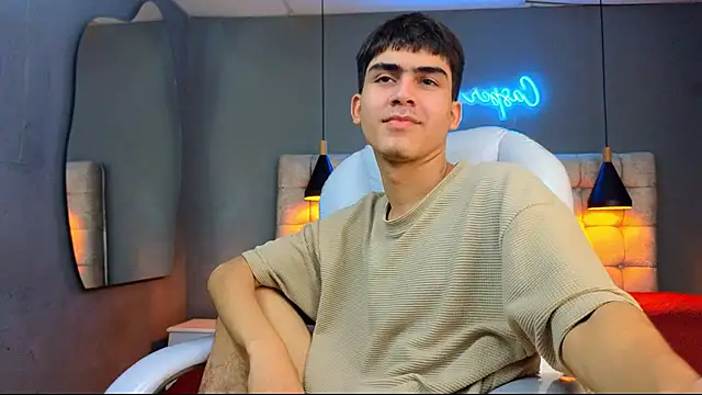 Snapshot of Tommy18__ chatting on 02-26-25, 09:55 Tommy18 online show from 02-26-25, 09:55