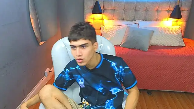 Snapshot of Tommy18__ chatting on 02-21-25, 06:40 Tommy18 online show from 02-21-25, 06:40