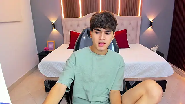 Tommy18   online show from 03-25-26, 03:39