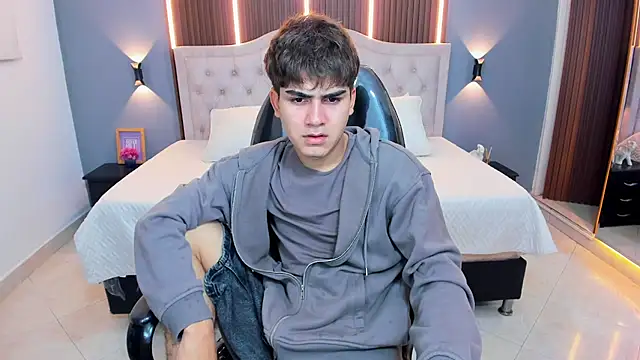 Tommy18   online show from 01-11-26, 03:24