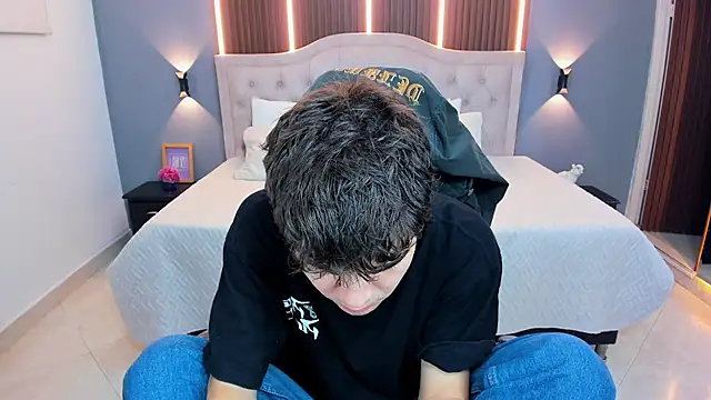 Tommy18   online show from 03-05-26, 03:47