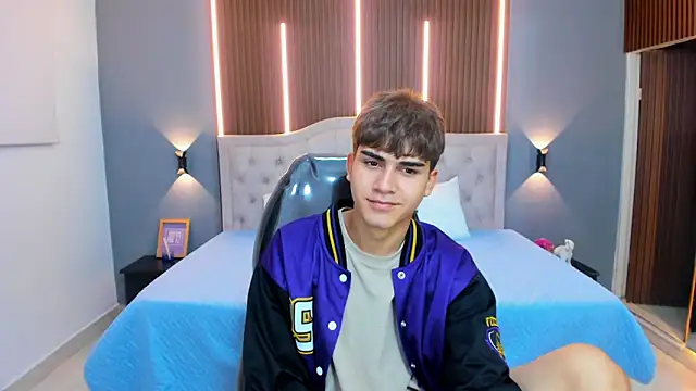 Tommy18   online show from 11-07-25, 03:33