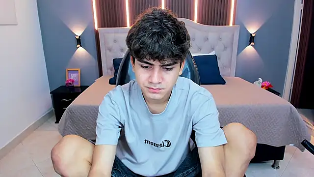 Tommy18   online show from 04-02-26, 03:46