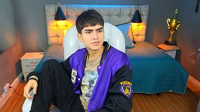 Snapshot of Tommy18__ chatting on 03-16-25, 06:42 Tommy18 online show from 03-16-25, 06:42