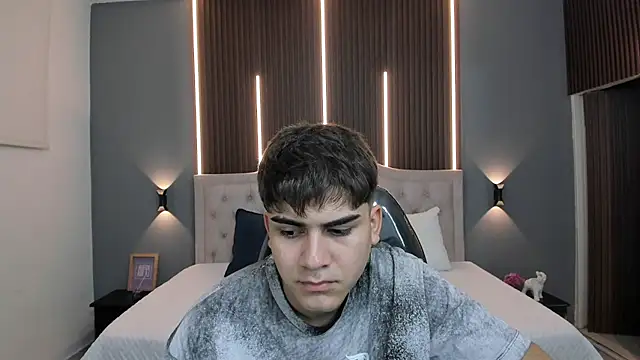 Tommy18   online show from 12-19-25, 03:32