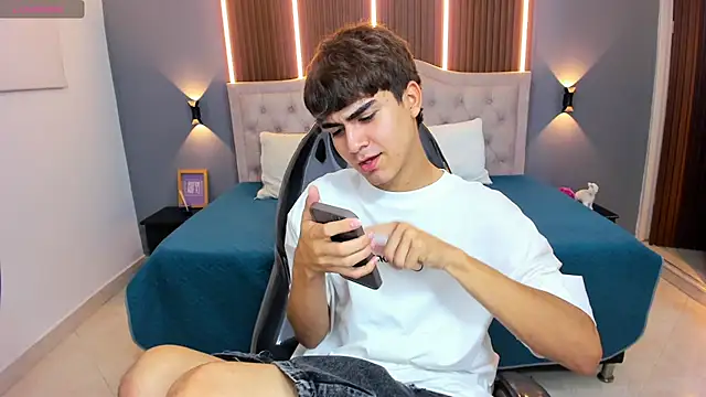 Tommy18   online show from 11-27-25, 03:40