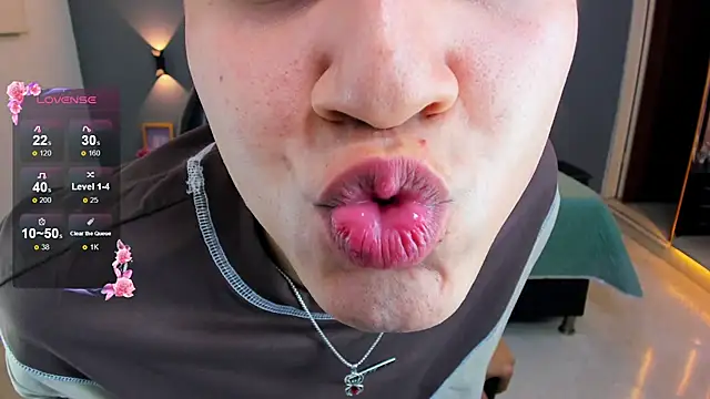 Tommy18   online show from 04-14-26, 03:44