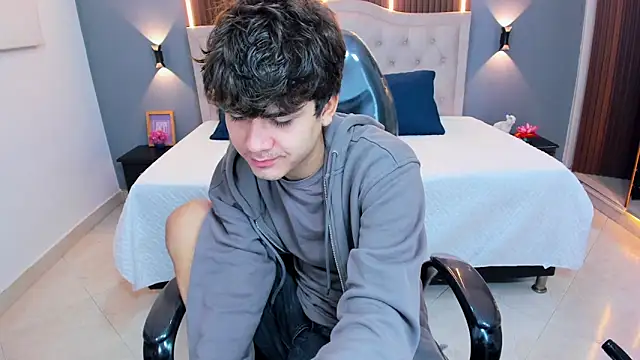 Tommy18   online show from 04-11-26, 03:25