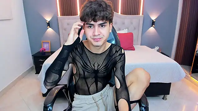 Snapshot of Tommy18__ chatting on 04-29-26, 03:32 Tommy18 online show from 04-29-26, 03:32