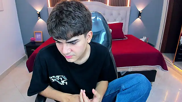 Snapshot of Tommy18__ chatting on 05-15-26, 04:10 Tommy18 online show from 05-15-26, 04:10
