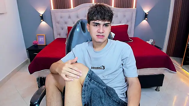 Snapshot of Tommy18__ chatting on 05-14-26, 03:25 Tommy18 online show from 05-14-26, 03:25