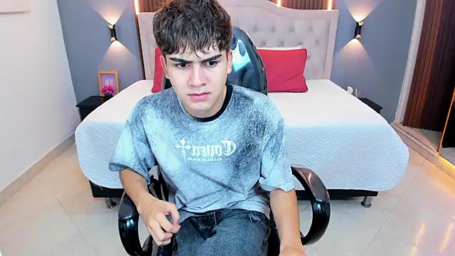 Tommy18   online show from 01-08-26, 03:34