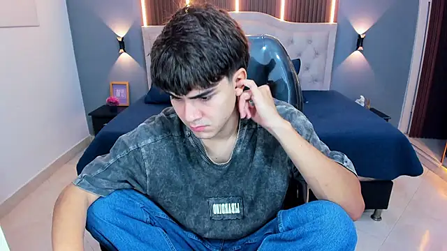 Snapshot of Tommy18__ chatting on 04-19-26, 03:40 Tommy18 online show from 04-19-26, 03:40