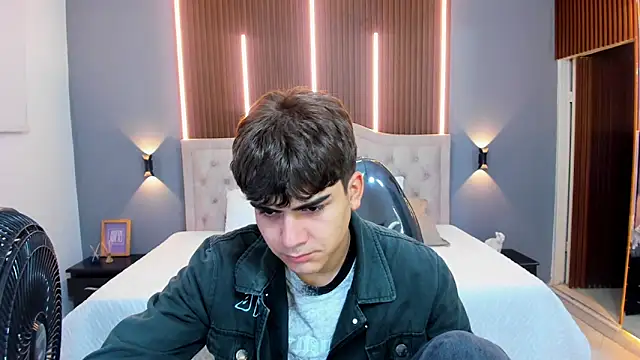 Snapshot of Tommy18__ chatting on 09-09-25, 03:38 Tommy18 online show from 09-09-25, 03:38