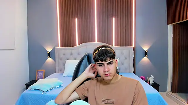 Tommy18   online show from 10-28-25, 03:29