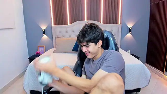 Tommy18   online show from 02-04-26, 03:12