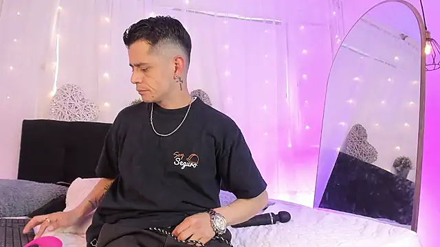 Bonny and carrot online show from 10-30-25, 07:11