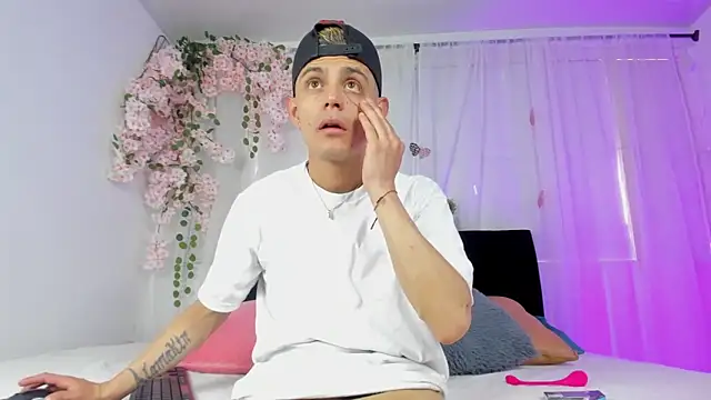 Bonny and carrot online show from 12-22-25, 07:14