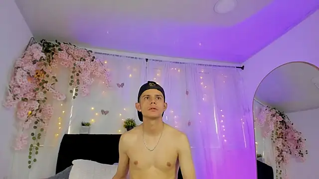 Bonny and carrot online show from 12-15-25, 07:09