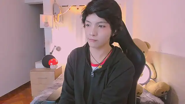 AllanYong18 online show from 04-08-26, 04:14