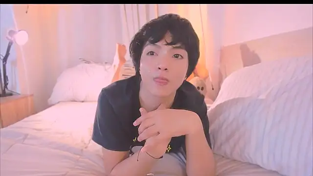 AllanYong18 online show from 11-20-25, 08:59