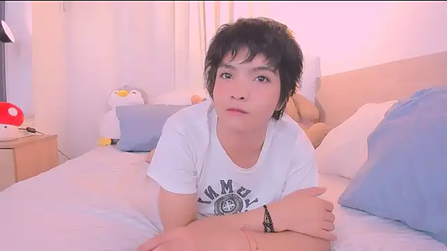 AllanYong18 online show from 01-08-26, 06:41