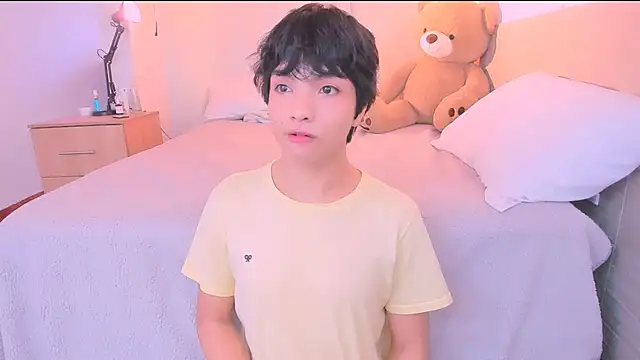 AllanYong18 online show from 10-25-25, 01:34