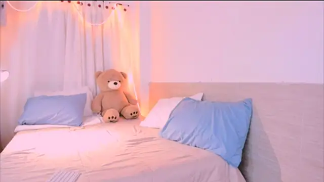 AllanYong18 online show from 12-17-25, 08:08