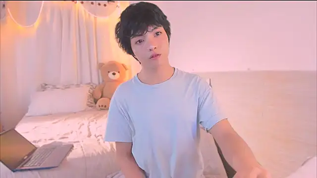 AllanYong18 online show from 11-11-25, 02:50