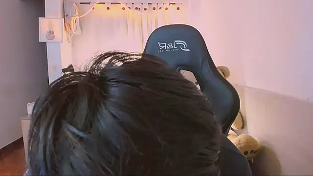 AllanYong18 online show from 04-09-26, 10:21