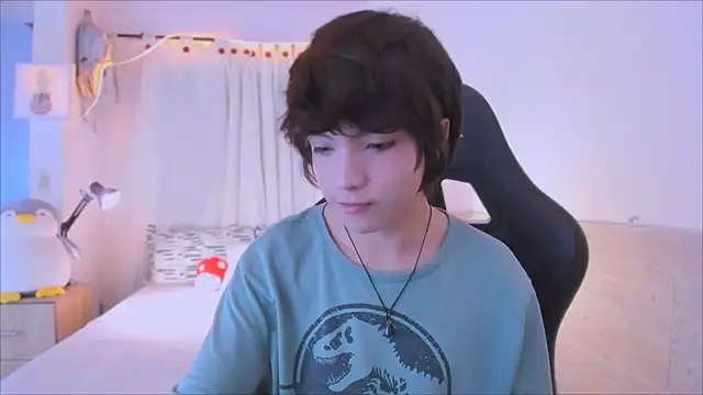 AllanYong18 online show from 07-10-26, 12:27