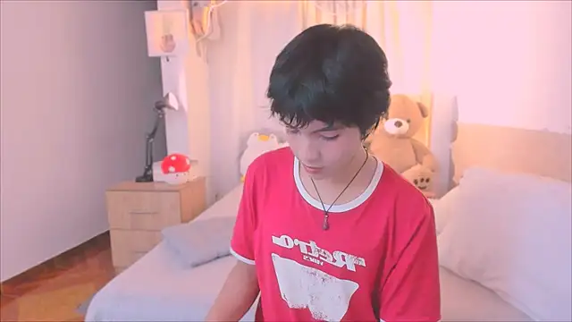 AllanYong18 online show from 02-06-26, 09:38