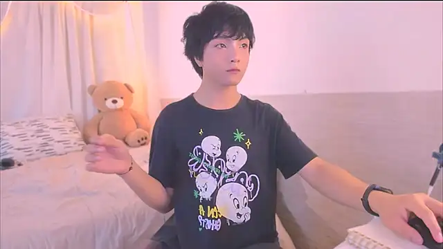 AllanYong18 online show from 11-04-25, 04:16