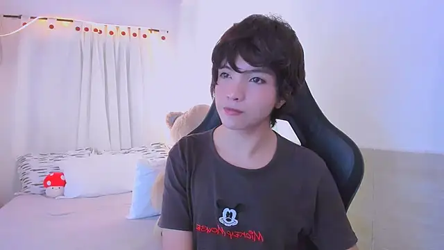 AllanYong18 online show from 07-02-26, 01:28