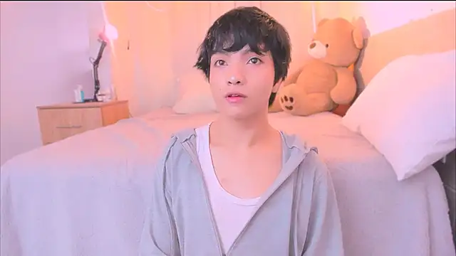 AllanYong18 online show from 10-28-25, 12:48