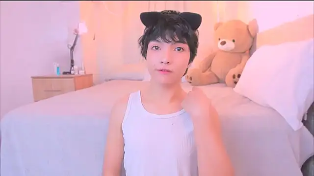 AllanYong18 online show from 10-27-25, 02:40