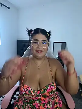 Snapshot of karla_hotgirl chatting on 09-28-25, 08:05 karla hotgirl online show from 09-28-25, 08:05