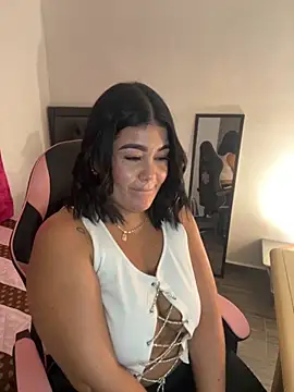 Snapshot of karla_hotgirl chatting on 09-18-25, 02:14 karla hotgirl online show from 09-18-25, 02:14