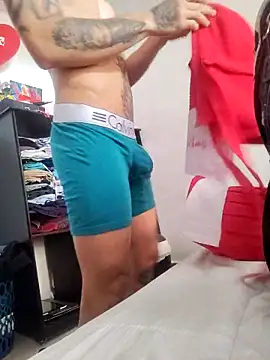 Snapshot of rey692 chatting on 02-25-26, 01:44 rey692 online show from 02-25-26, 01:44