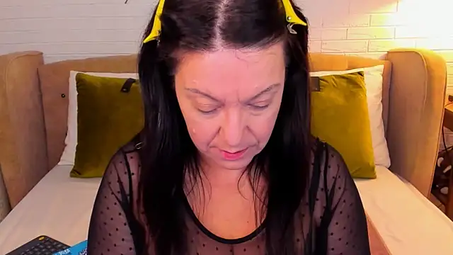 SarahGrays online show from 10-11-25, 08:10