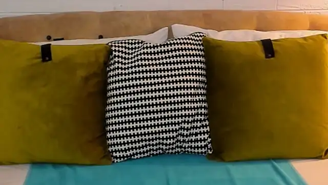 SarahGrays online show from 12-19-25, 08:06