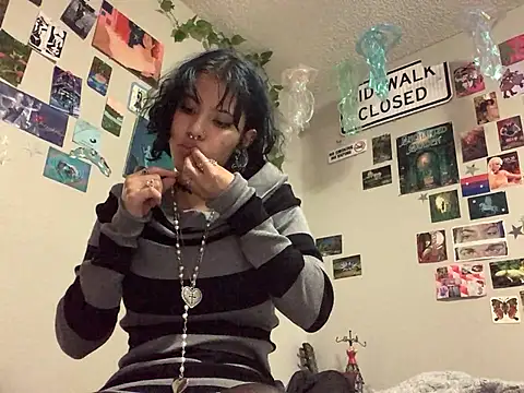 Snapshot of Rubyred2369 chatting on 01-25-25, 09:04 Rubyred2369 online show from 01-25-25, 09:04