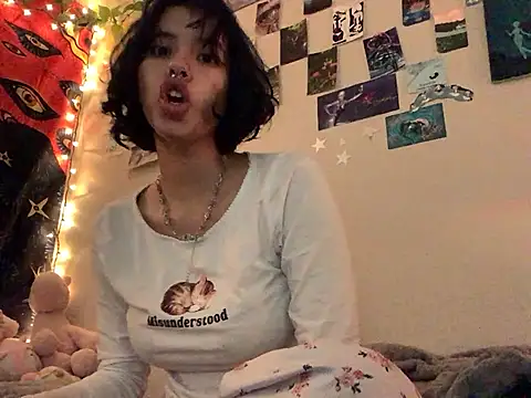 Snapshot of Rubyred2369 chatting on 01-24-25, 12:20 Rubyred2369 online show from 01-24-25, 12:20